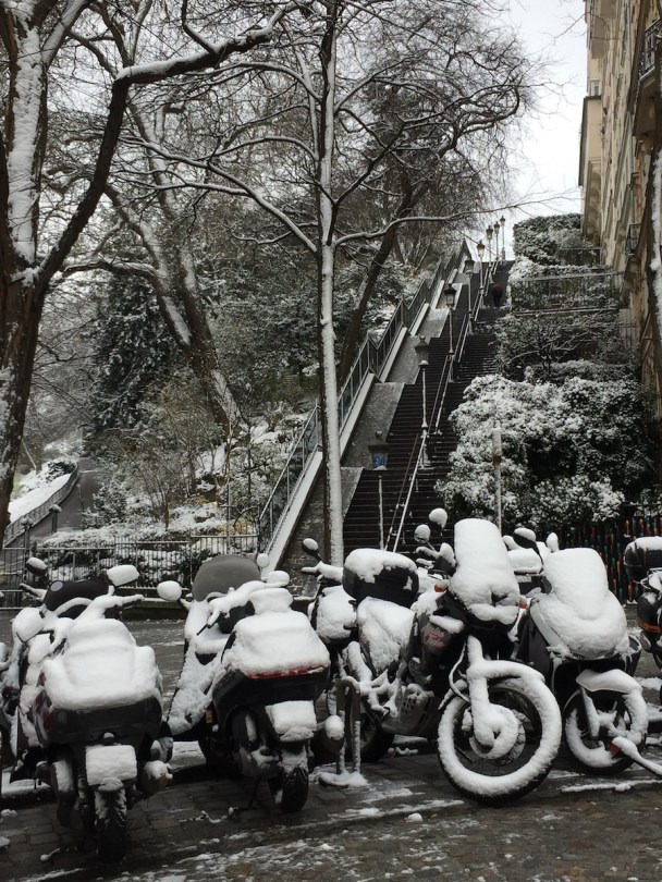 butte montmartre, paris enneigé, randonnée parisienne